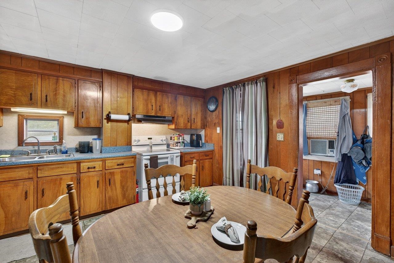 724 Newtown Road Elkton, VA 22827 - Photo 7 of 38 a kitchen with granite countertop a sink stove and refrigerator