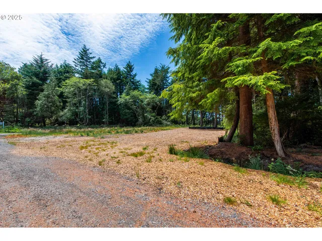 $79,000 | 1227 Seagate Street, Coos Bay, OR 97420