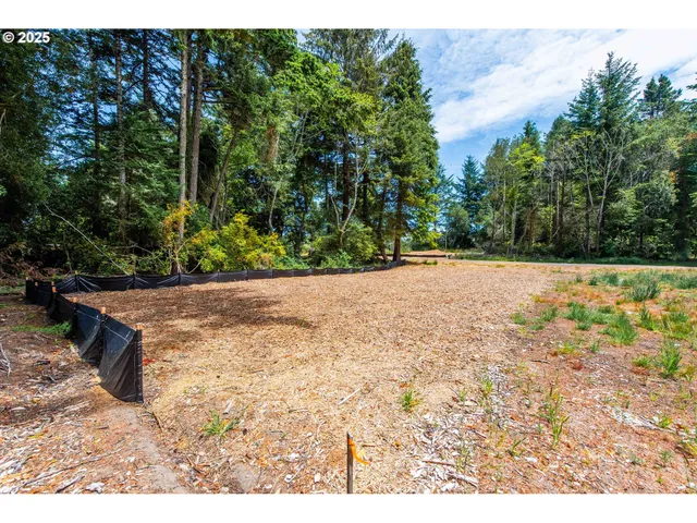 $79,000 | 1227 Seagate Street, Coos Bay, OR 97420