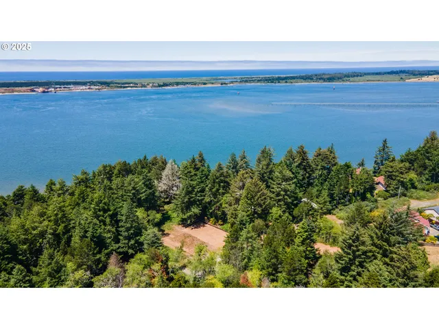 $79,000 | 1227 Seagate Street, Coos Bay, OR 97420