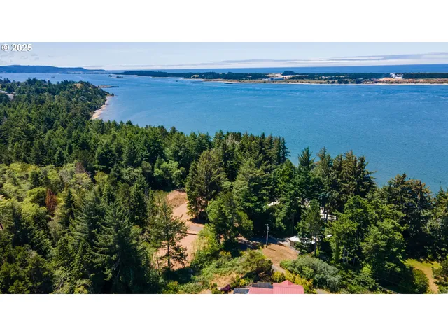 $79,000 | 1227 Seagate Street, Coos Bay, OR 97420