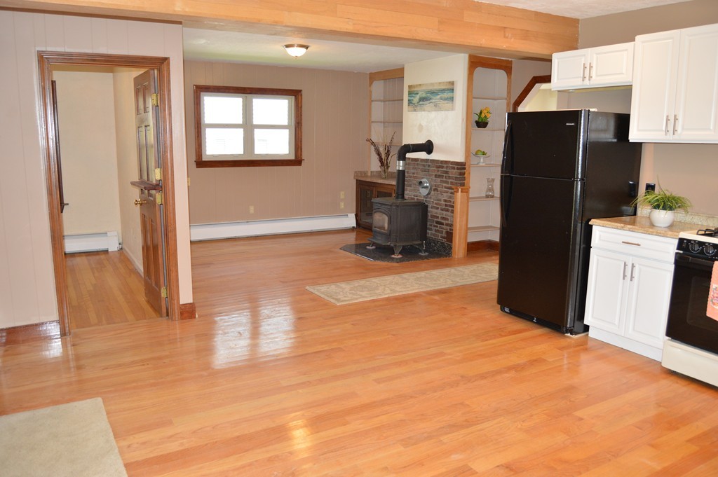89 Kenberma Road Worcester, MA 01604 - Photo 4 of 22 Gallery Image 4