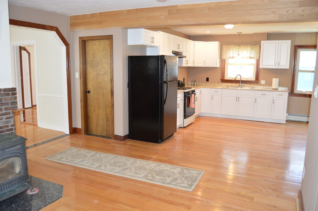 89 Kenberma Road Worcester, MA 01604 - Photo 5 of 22 Gallery Image 5