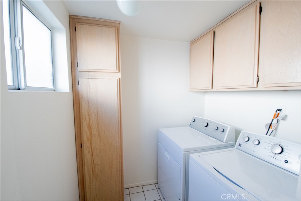 18340 Collins Street, Unit E Tarzana, CA 91356 - Photo 13 of 29 a utility room with dryer and washer