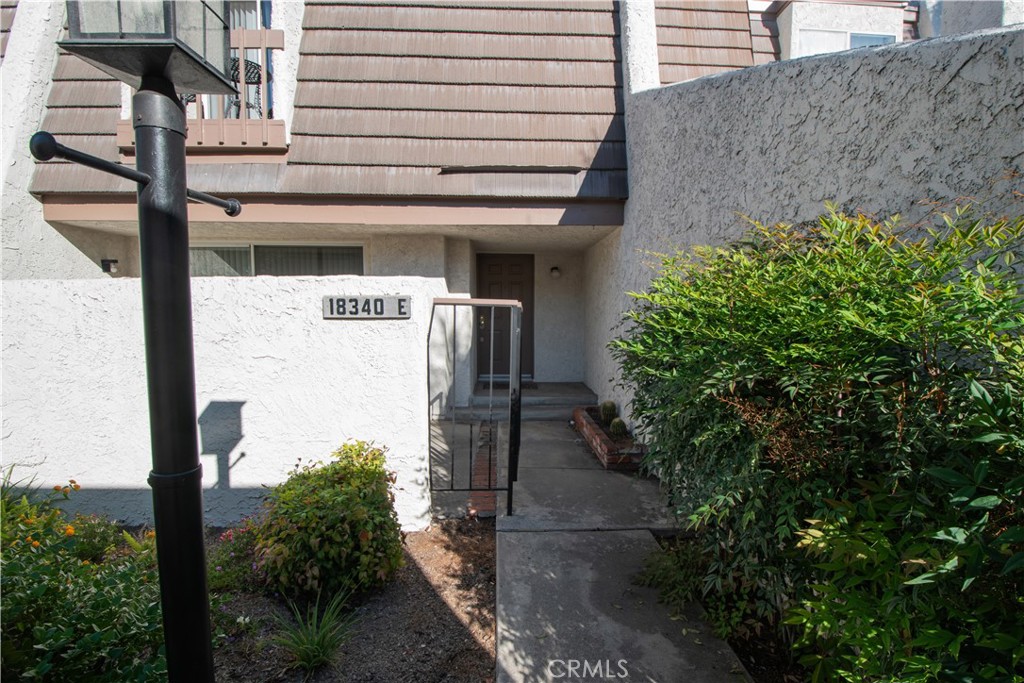 18340 Collins Street, Unit E Tarzana, CA 91356 - Photo 2 of 29