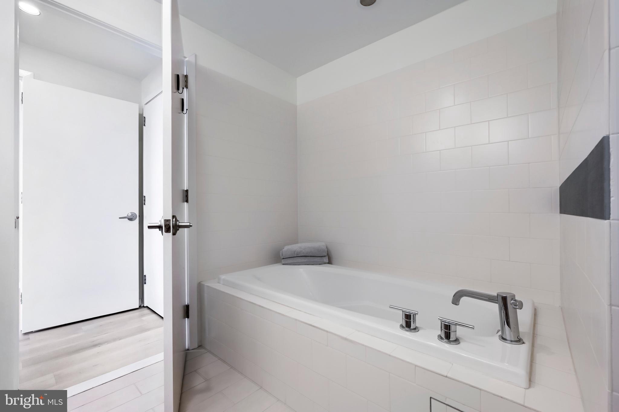 1200 Steuart Street, Unit 514 Baltimore, MD 21230 - Photo 28 of 44