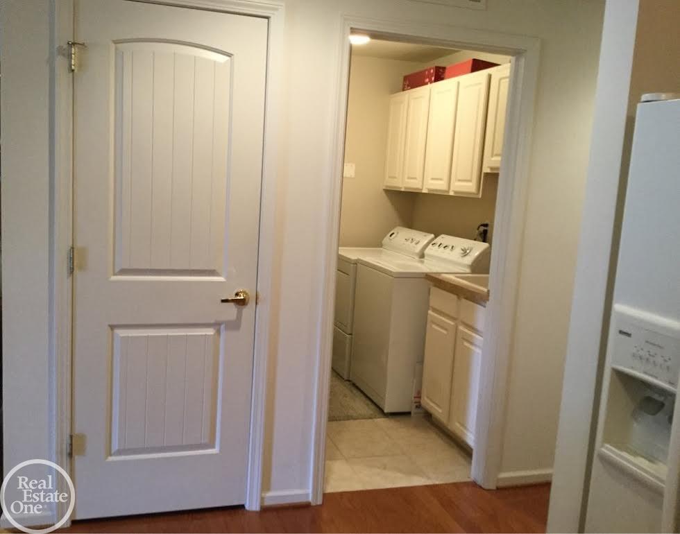 34124 Utica Road Fraser, MI 48026 - Photo 7 of 12 31319733-6.JPG