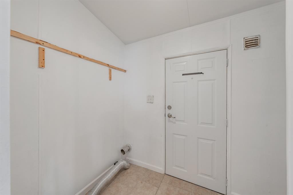 419 Wood River Road Millsap, TX 76066 - Photo 18 of 36 a view of small space