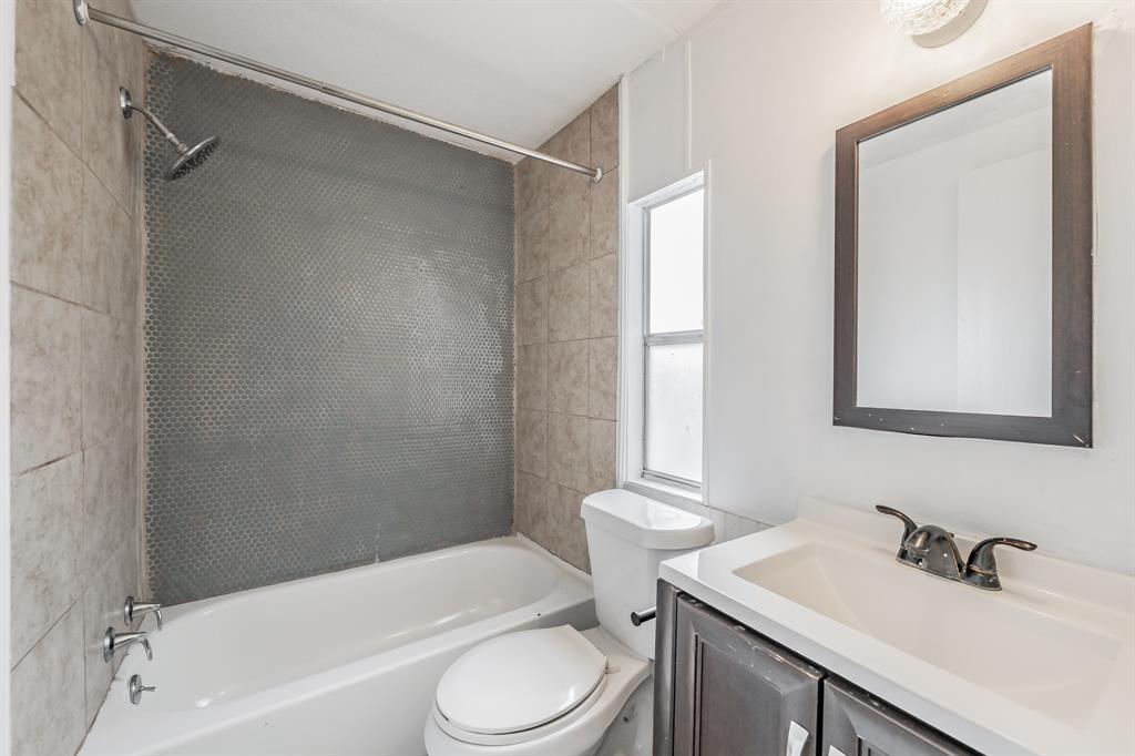 419 Wood River Road Millsap, TX 76066 - Photo 7 of 36 a bathroom with a sink toilet and shower