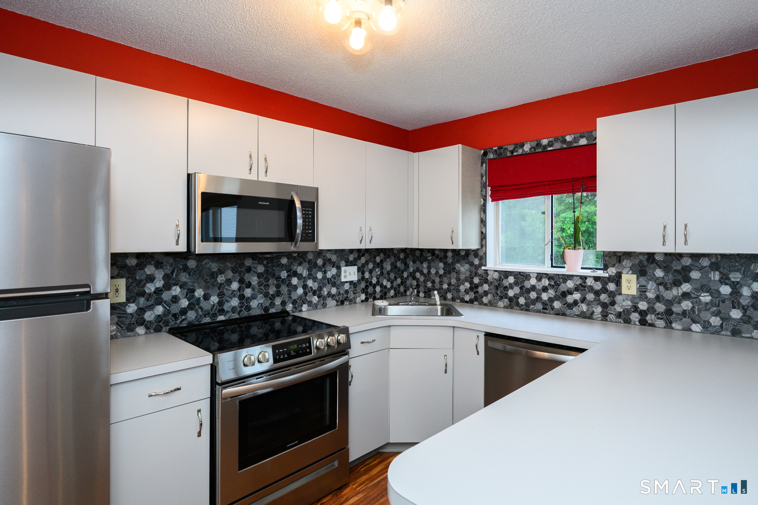 925 Oronoke Road Waterbury, CT 06708 - Photo 9 of 33