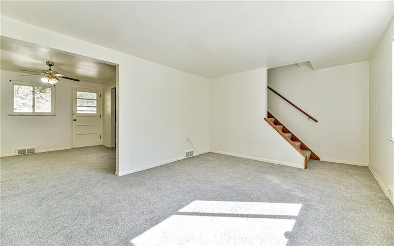 257-259 Universal Road Pittsburgh, PA 15235 - Photo 2 of 18 Gallery Image 2