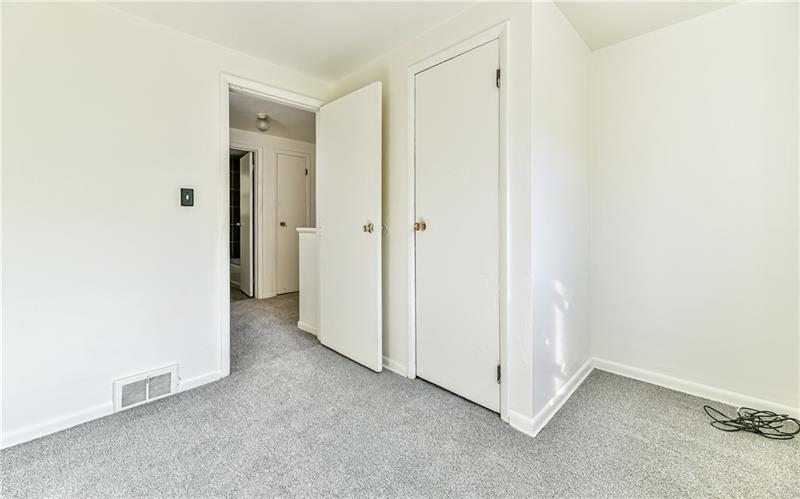 257-259 Universal Road Pittsburgh, PA 15235 - Photo 12 of 18 Gallery Image 12