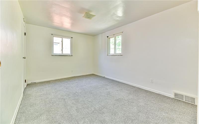 257-259 Universal Road Pittsburgh, PA 15235 - Photo 13 of 18 Gallery Image 13