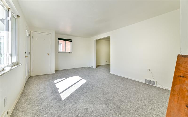 257-259 Universal Road Pittsburgh, PA 15235 - Photo 4 of 18 Gallery Image 4