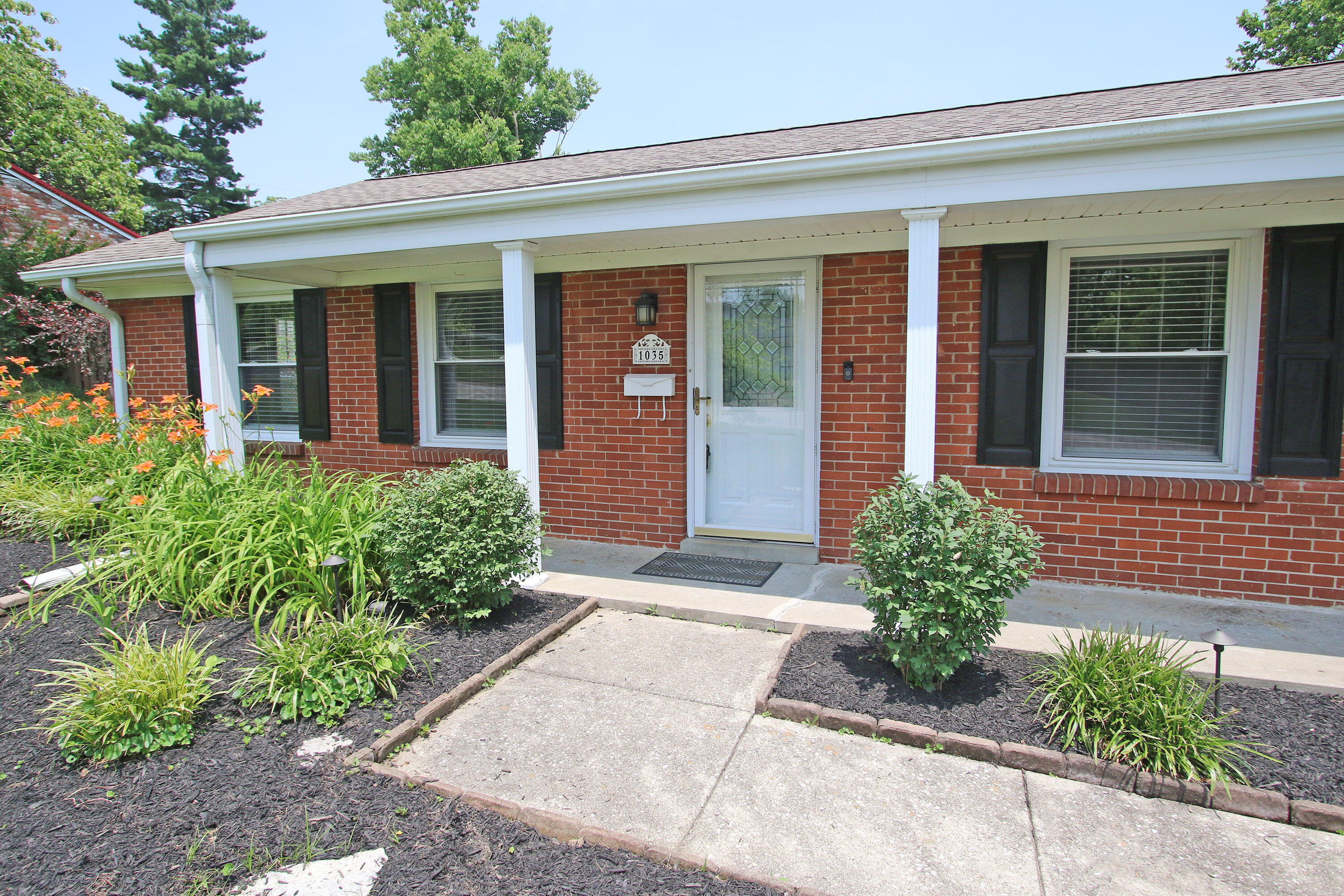 1035 Castleton Way Lexington, KY 40517 - Photo 4 of 44 4
