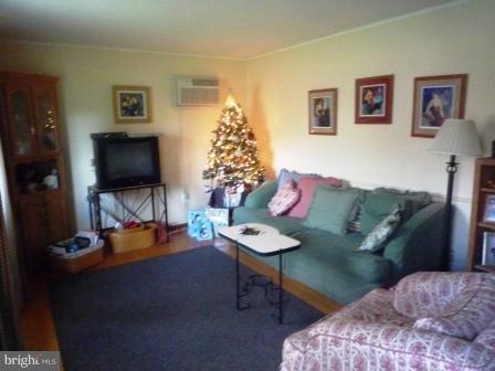 2219 Coon Club Road Westminster, MD 21157 - Photo 9 of 17 Living Room