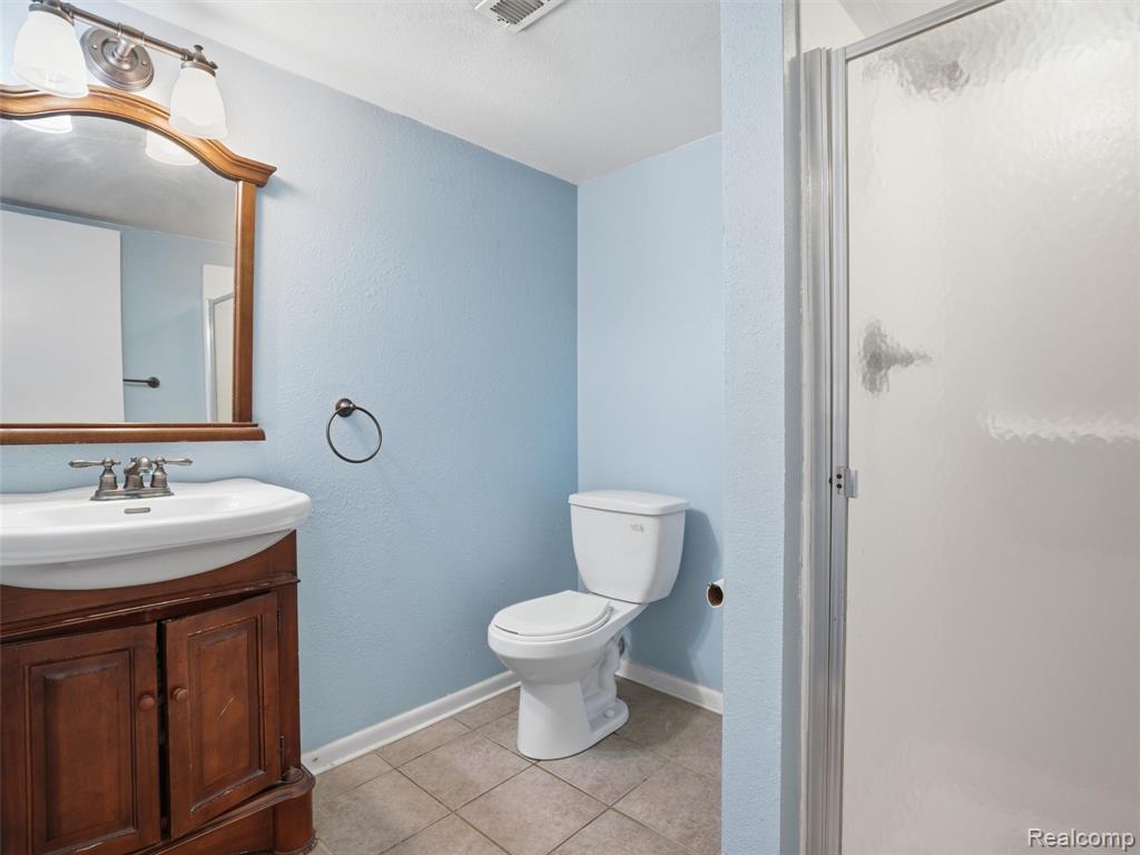 2439 North Long Lake Road Fenton, MI 48430 - Photo 19 of 25