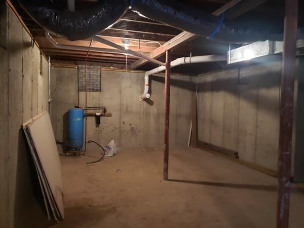 912 Walnut Plain Road Rochester, MA 02770 - Photo 15 of 20 a view of a storage & utility room