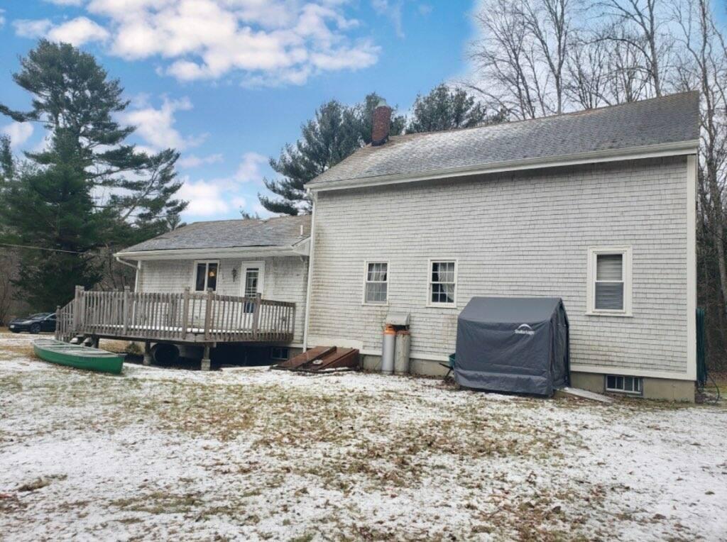 912 Walnut Plain Road Rochester, MA 02770 - Photo 4 of 20 a front view of a house with a yard