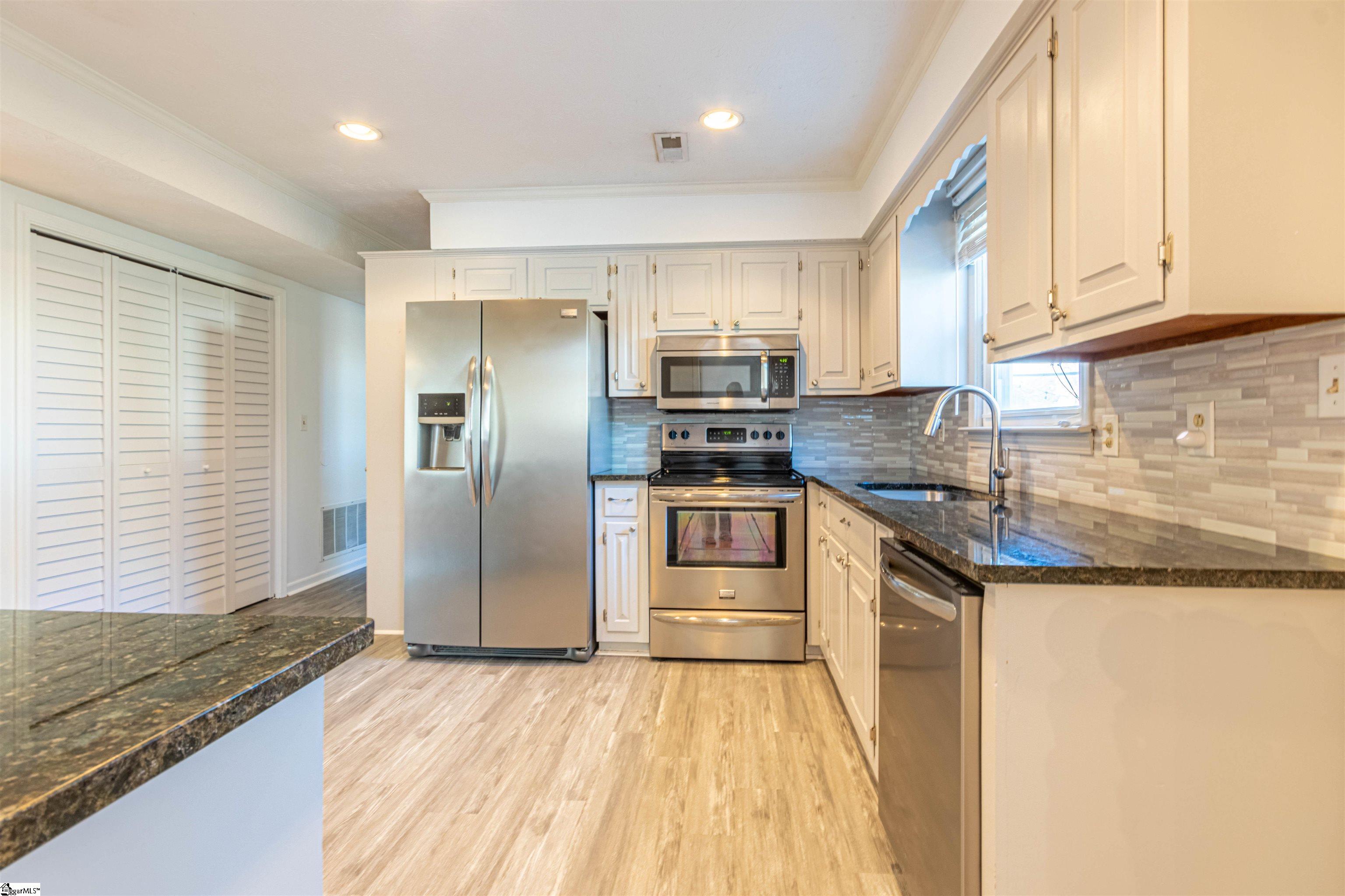 2 Brooks Road Mauldin, SC 29662 - Photo 7 of 22