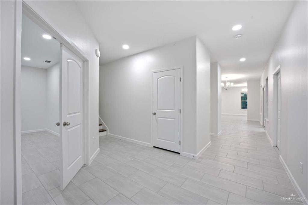 2906 Alcala Court Mission, TX 78572 - Photo 2 of 17 a view of a hallway