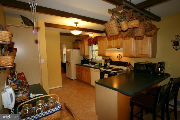6725 Huntsman Boulevard Springfield, VA 22152 - Photo 8 of 30 Kitchen