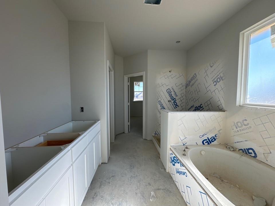 111 Brandywine Trail Rhome, TX 76078 - Photo 9 of 13 a bathroom with a tub sink and mirror