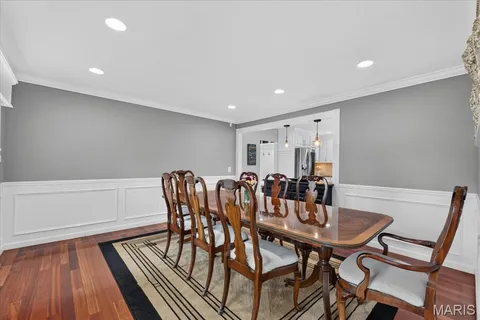$999,900 | 1609 Featherstone Drive, Town and Country, MO 63131