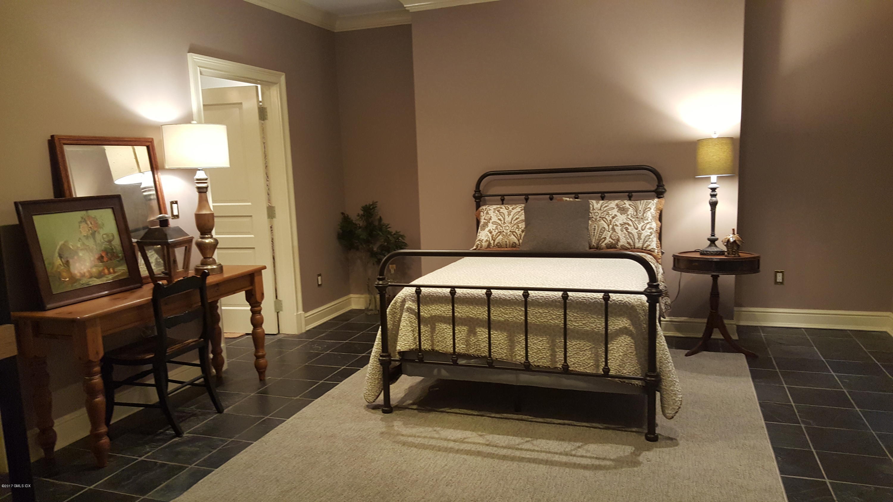 77 Maple Avenue Greenwich, CT 06830 - Photo 27 of 33 garden level suite