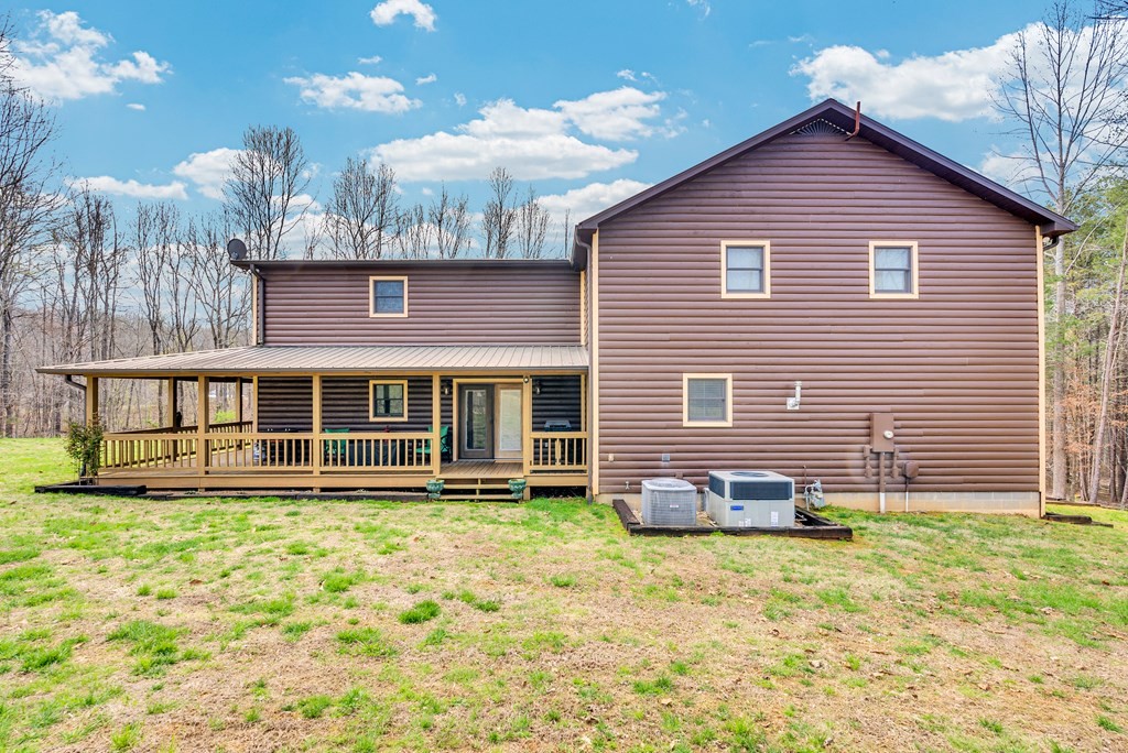 465 Hickory Lane Sparta, TN 38583 - Photo 5 of 46 a view of a house with a yard