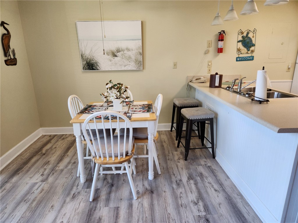 1175 North Beachview Drive North, Unit 286 Jekyll Island, GA 31527 - Photo 8 of 17 Dining area