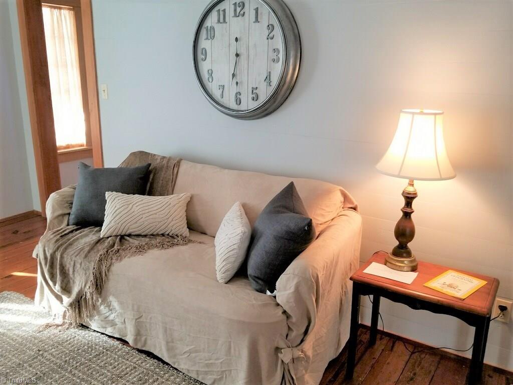 681 Juney Beauchamp Road Advance, NC 27006 - Photo 10 of 26 Sitting area