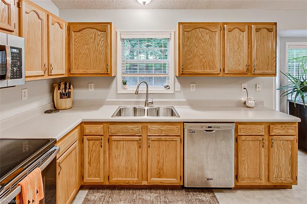 4302 Fox Street Randleman, NC 27317 - Photo 11 of 29 Kitchen