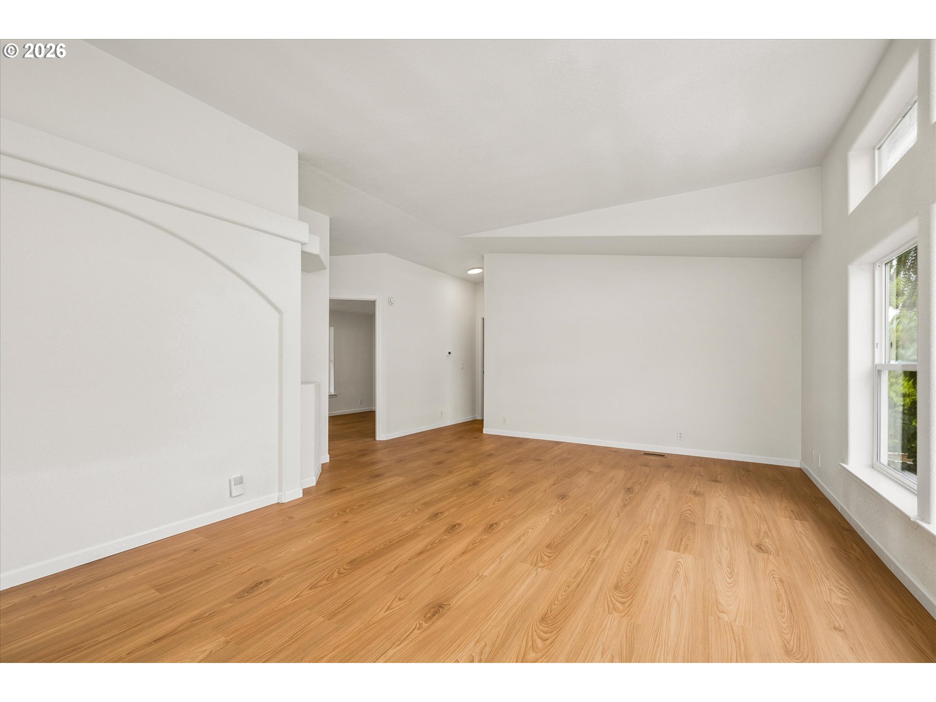 2242 Maia Loop Springfield, OR 97477 - Photo 10 of 32 Living Room