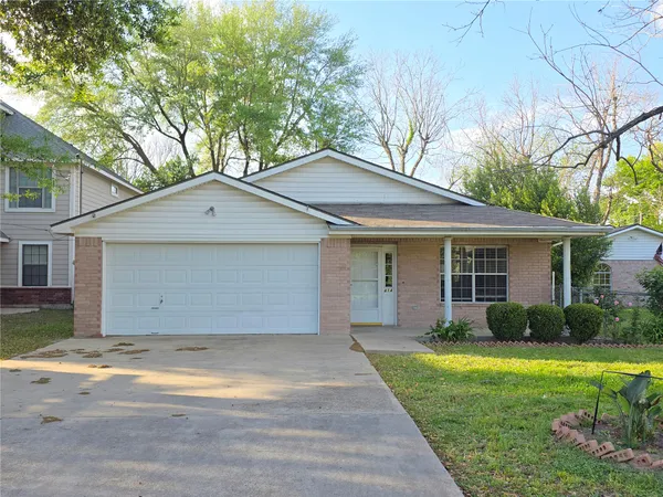 $2,260 | 414 Texas Street, Tomball, TX 77375
