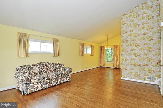928 Vanderwood Road Catonsville, MD 21228 - Photo 12 of 17 Living Room