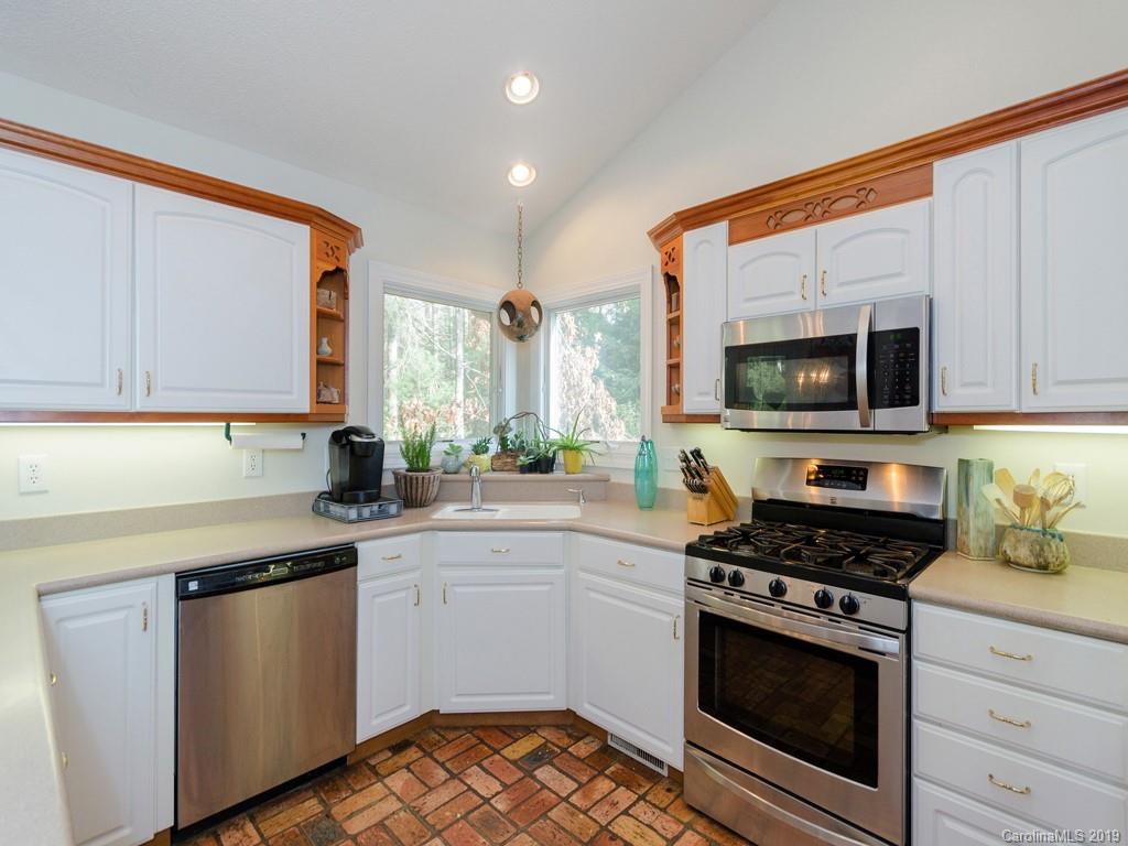 17 Legendary Road Hendersonville, NC 28739 - Photo 10 of 24 Gallery Image 10