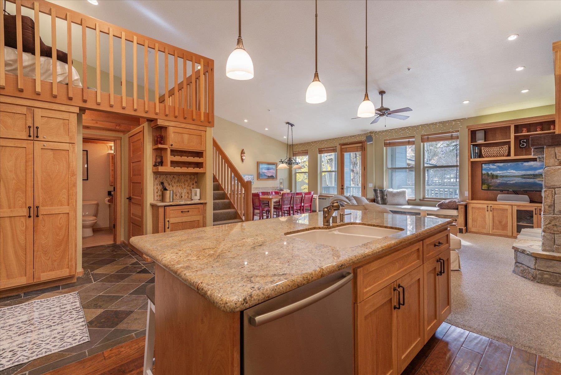201 Shirley Cyn Road, Unit 812 Olympic Valley, CA 96146 - Photo 7 of 28 Gallery Image 7