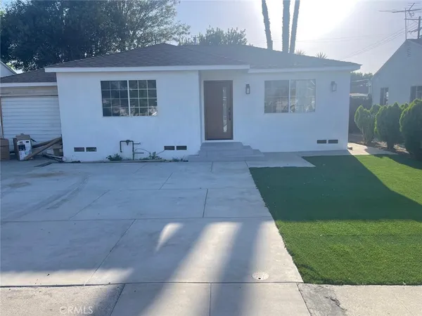 a view of a backyard of the house