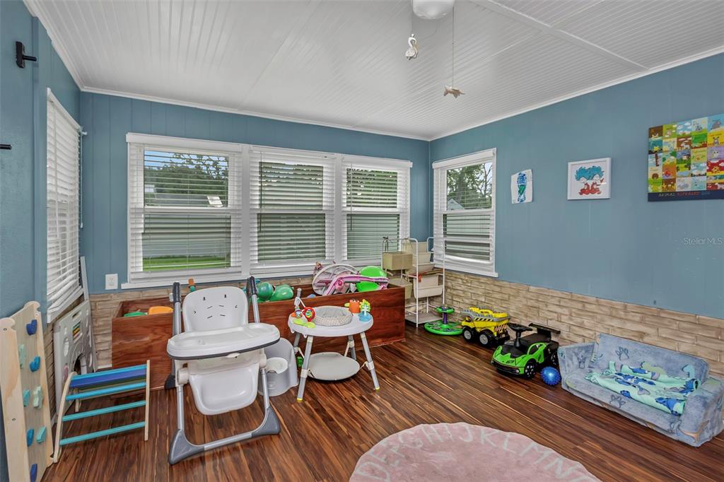 1351 Fairfax Road Clearwater, FL 33764 - Photo 35 of 56