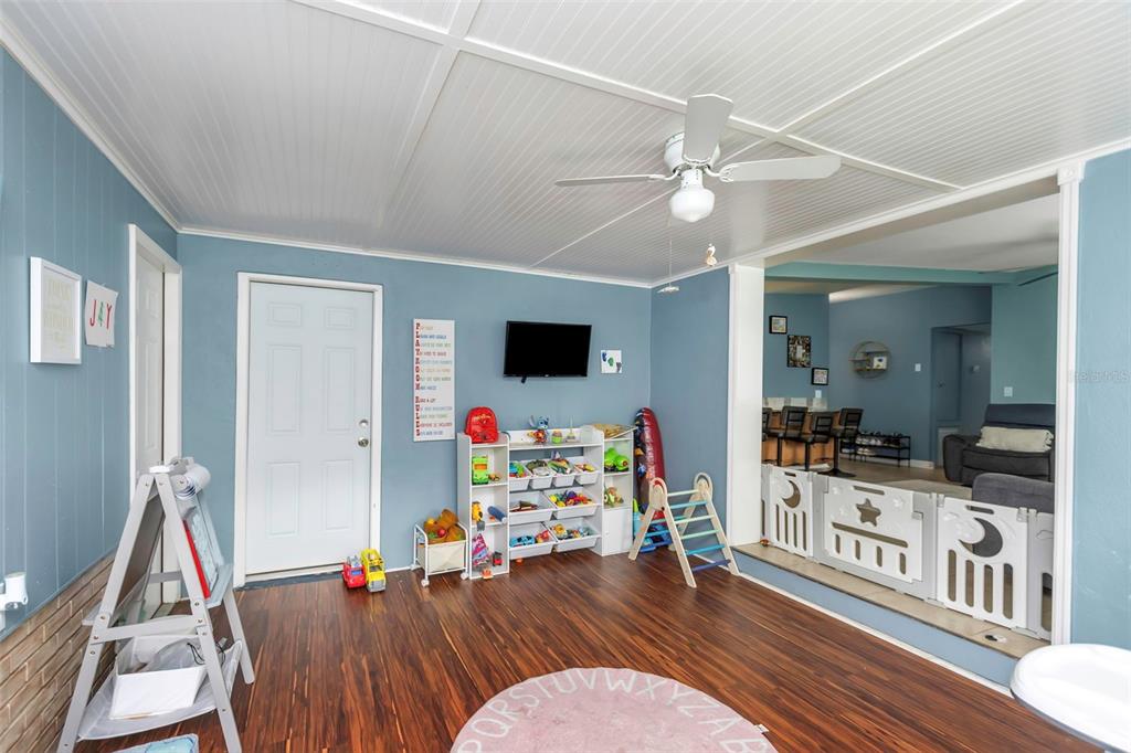 1351 Fairfax Road Clearwater, FL 33764 - Photo 38 of 56