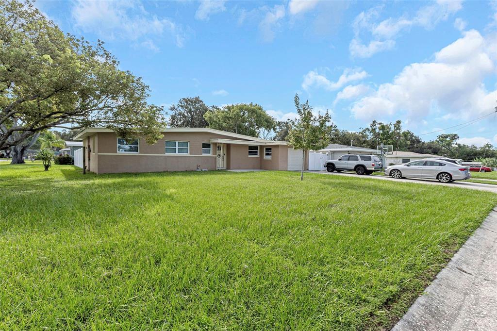 1351 Fairfax Road Clearwater, FL 33764 - Photo 4 of 56