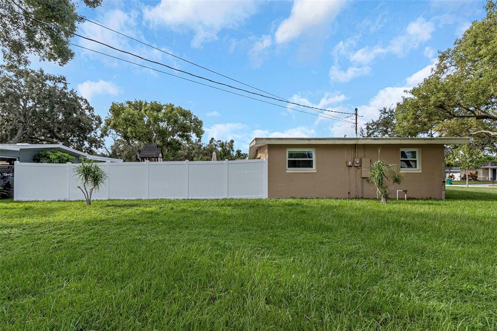 1351 Fairfax Road Clearwater, FL 33764 - Photo 5 of 56