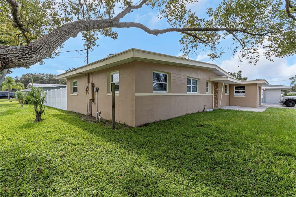 1351 Fairfax Road Clearwater, FL 33764 - Photo 6 of 56