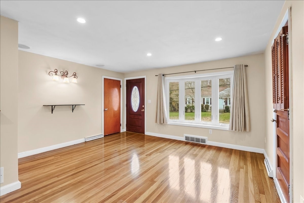 21 Gale Road Weymouth, MA 02188 - Photo 8 of 39 Gallery Image 8