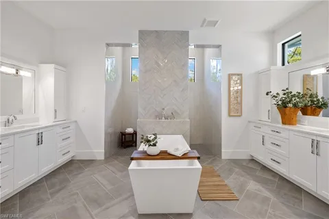 $2,550,000 | 4221 7th Avenue Northwest, Naples, FL 34119