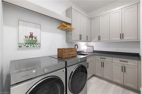 $2,550,000 | 4221 7th Avenue Northwest, Naples, FL 34119