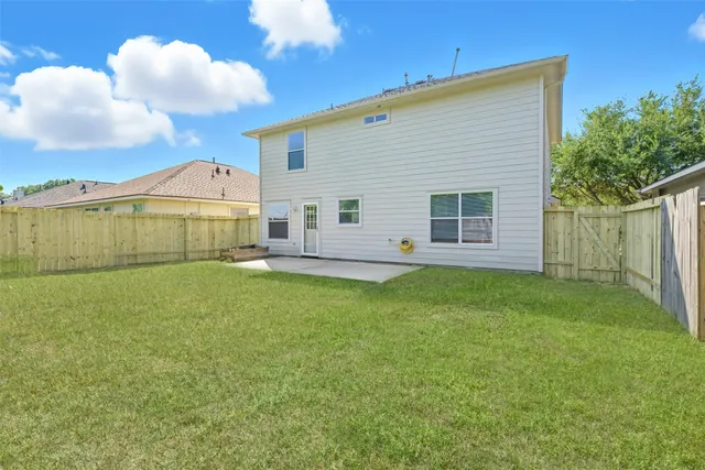 a view of a house with a backyard