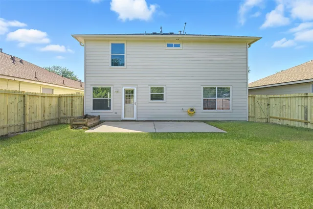 a view of a house with backyard and sitting area