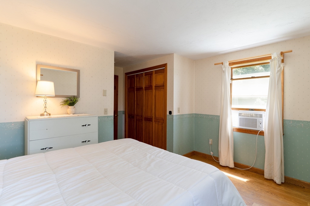 501 Wine Road New Braintree, MA 01531 - Photo 13 of 41